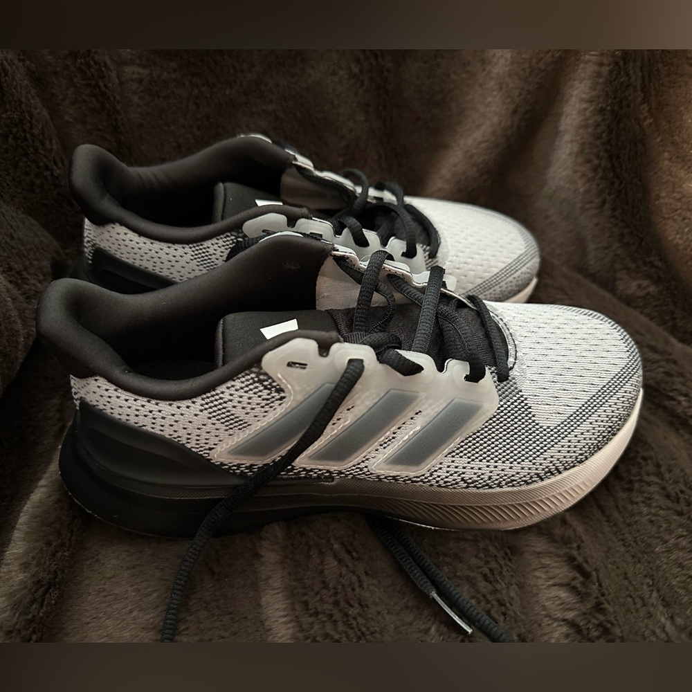 Adidas Ultrarun 5 running shoes Youth Size 3.5 - NEW no box
Black / Grey